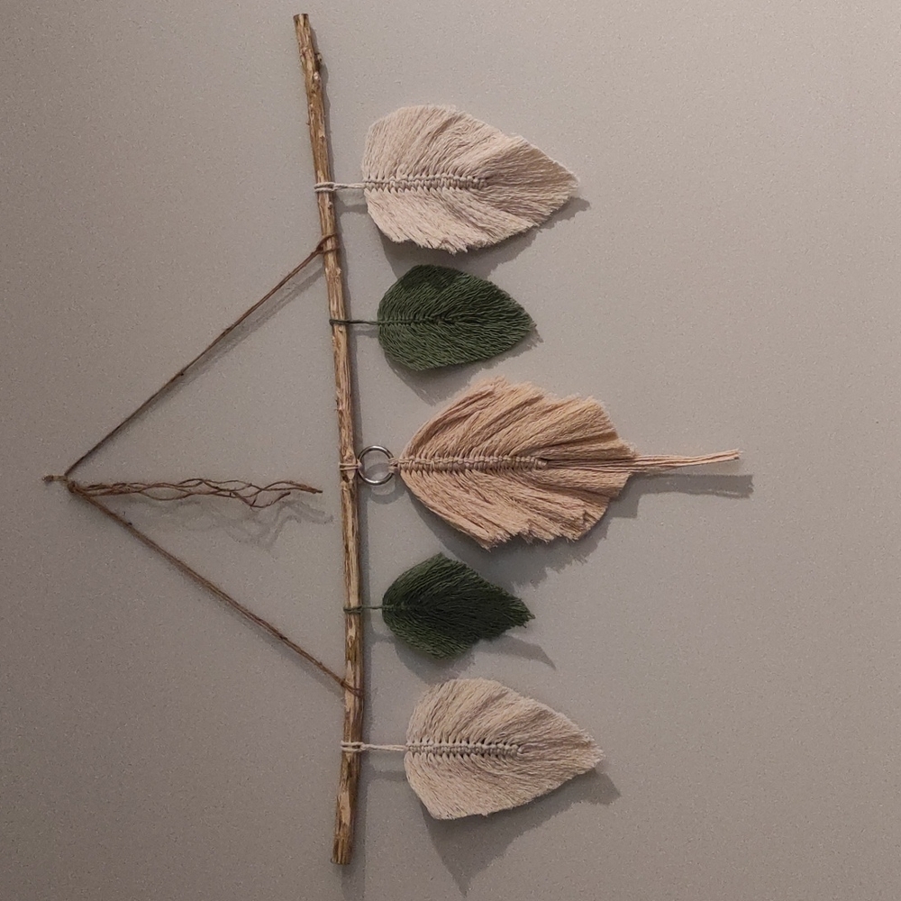 Macrame leaf cream and alive color